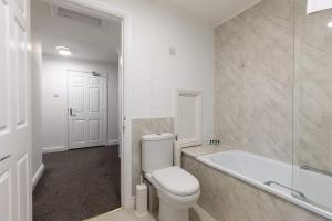 Bright 1 Bed Harbour-side Apartment w Sea Views