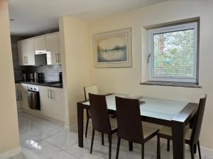 Castell Cottages Central with Parking