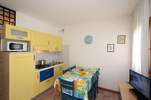 Seaside apartment with shared pool