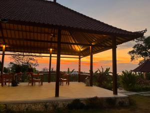Sunset Hill Lembongan