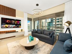 Royal Vista - Luxury Apartments - 1,2&3BR at 29 Boulevard Tower - Downtown