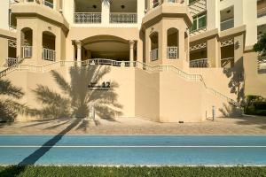 Spacious 1B in Palm Close to Palm Mall
