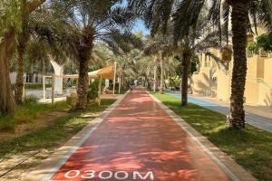 Spacious 1B in Palm Close to Palm Mall