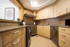 Spacious 1B in Palm Close to Palm Mall