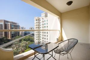Spacious 1B in Palm Close to Palm Mall