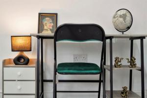 Comfortable Four-Bedroom Stay with Balcony