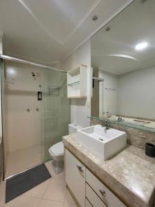 3 suítes a poucos metros do MAR em Meia Praia!