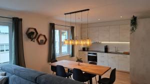 Central Alpine Stay - Modern & Free Parking