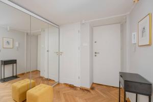 Unique Studio with Mezzanine for 4 Guests in an Ideal Location by Noclegi Renters