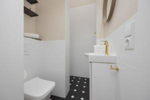 Unique Studio with Mezzanine for 4 Guests in an Ideal Location by Noclegi Renters