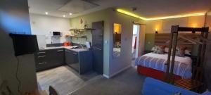 Thistles -Private Entrance Studio