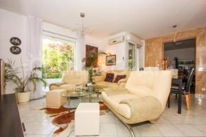 Duplex 3 rooms apartment with garden and garage near to beach