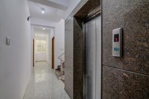 Hotel O Varcity Comforts Near St. John Medical College