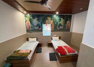 Nikunj Dham - 10 Mins From Banke Bihari Ji Temple