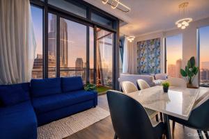 Private Room in Luxurious Apartment Downtown near Burj Khalifa