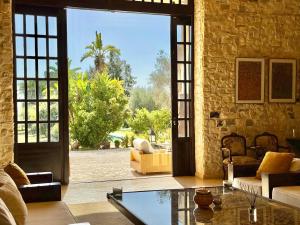 Artists House, Villa in Utique