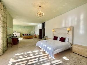 Artists House, Villa in Utique