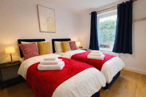 4 Bed Cosy Home w Free parking