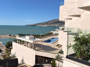 Luxury Seafront - Vacation Vibes Apartment Sarande