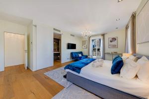 Modern 3-Bedroom Lakeview Apartment in Montreux