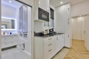 UrbanFlat 92 - Beautiful Apartment in the center of Paris