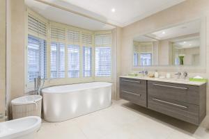 Luxury 2BR Park Lane Apartment Mayfair Sleeps 6 PL15B