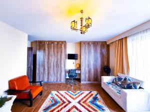 LARGE FAMILY & GROUPS HOMEs