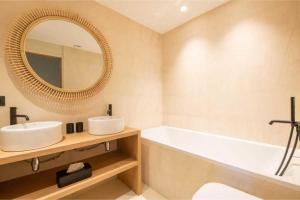 Prestige Villa a c 12P with Pool & Lounge