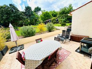 Maison familiale tout confort! Piscine, Spa, jeux