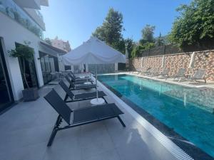 Qoople Prive Apartments Just Steps from the Sea