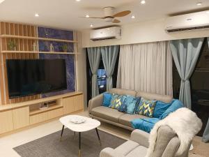 Luxury Villa by Andres