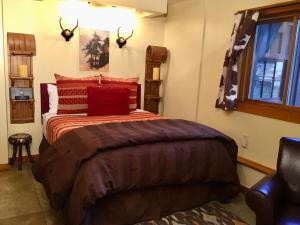 Birdsnest Cabin at O-Bar-O