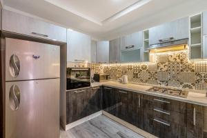 Elegant 3-Bedroom Duplex with Pool