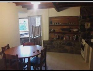 Chalet de piedra y madera