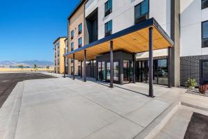 LivAway Suites Phoenix Tolleson