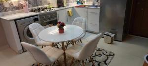 1 br stylish flat in phase 2 MH