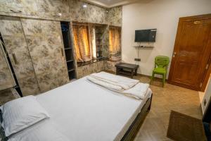 Simply yours I 3BHK by Homeyhuts 4F I Near beach