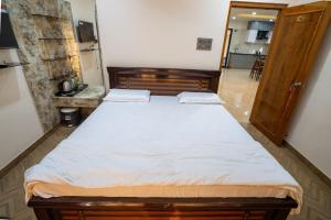 Simply yours I 3BHK by Homeyhuts 4F I Near beach
