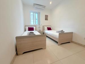 Modern apartment direct access to Sliema beaches