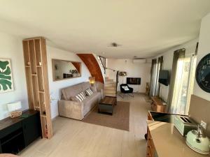 Duplex avec Jacuzzi, piscine, terrasses et vues a 180º sur la mer