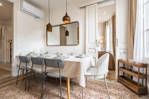 Bright apartment with balcony in Sagrada Familia