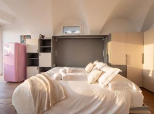 Panoramic Lake Iseo Retreat with Private Garden