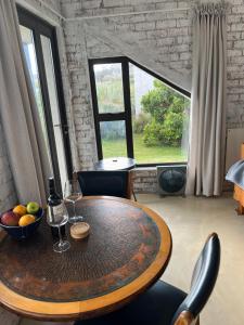 BEACH FRONT Side Studio, 50 steps to main beach