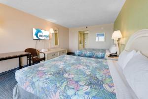 New Direct Oceanfront 8th Floor Sandcastle South