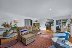 Shaws Cove Beachouse