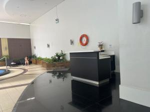 Modern 4BR in Central BGC Walk to Shangrila and Ascot