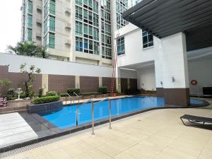 Modern 4BR in Central BGC Walk to Shangrila and Ascot