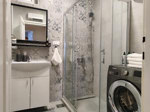 Ollio Washington Apart