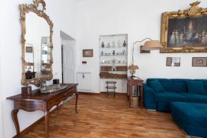 Royal Suite - Luxury Home in the Heart of Naples