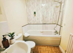 Four-bedroom House Wi-Fi Parking Pets